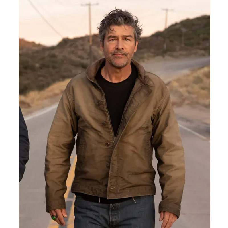kyle-chandler-lanterns-jacket
